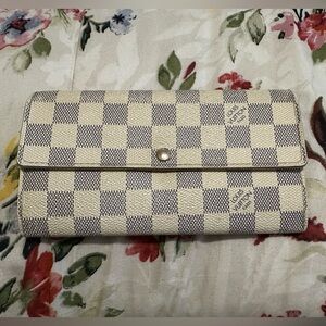 🎉SOLD🎉Louis Vuitton Damier Azur Zippy Wallet